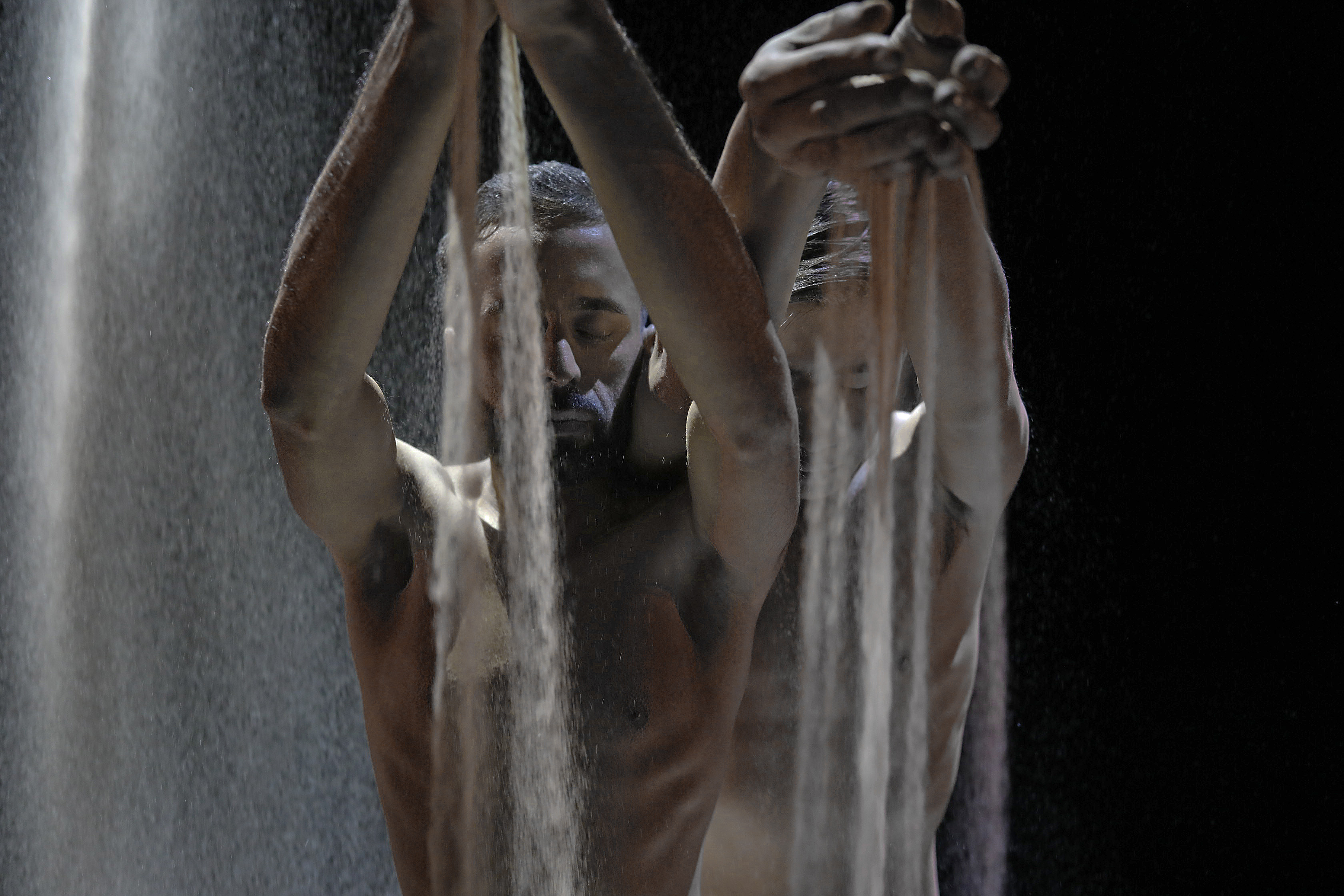 _U7A3377_Samsara by Aakash Odedra Company, Dancers Aakash Odedra and Hu Shenyuan, photo by Nirvair Singh Rai.jpg